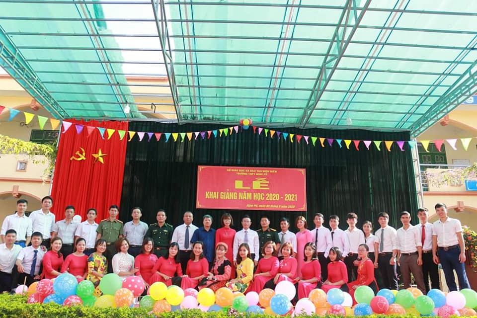 Tập thể sư phạm nhà trường