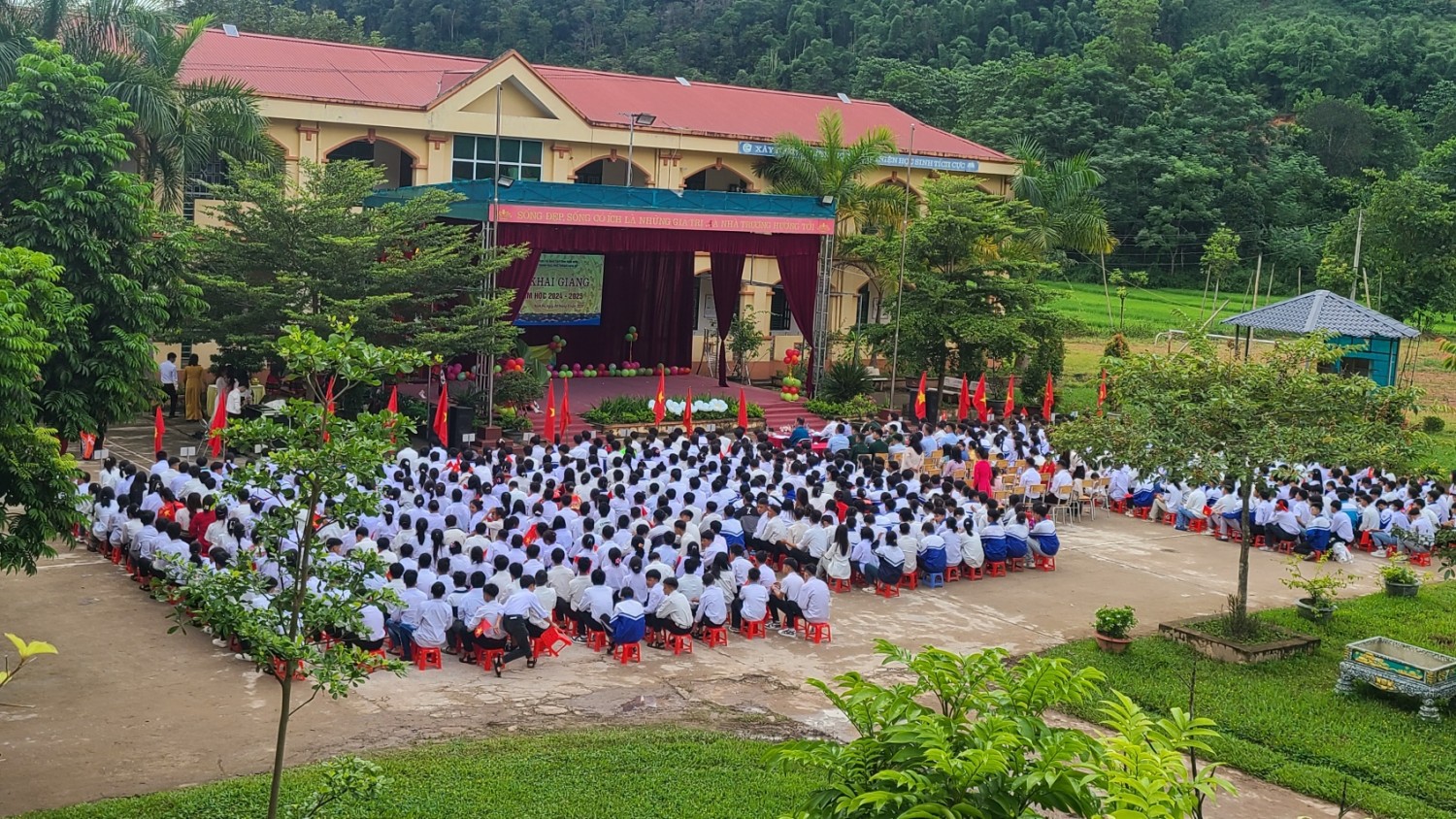 TRƯỜNG THPT NẬM PỒ LONG TRỌNG TỔ CHỨC LỄ KHAI GIẢNG NĂM HỌC 2024-2025