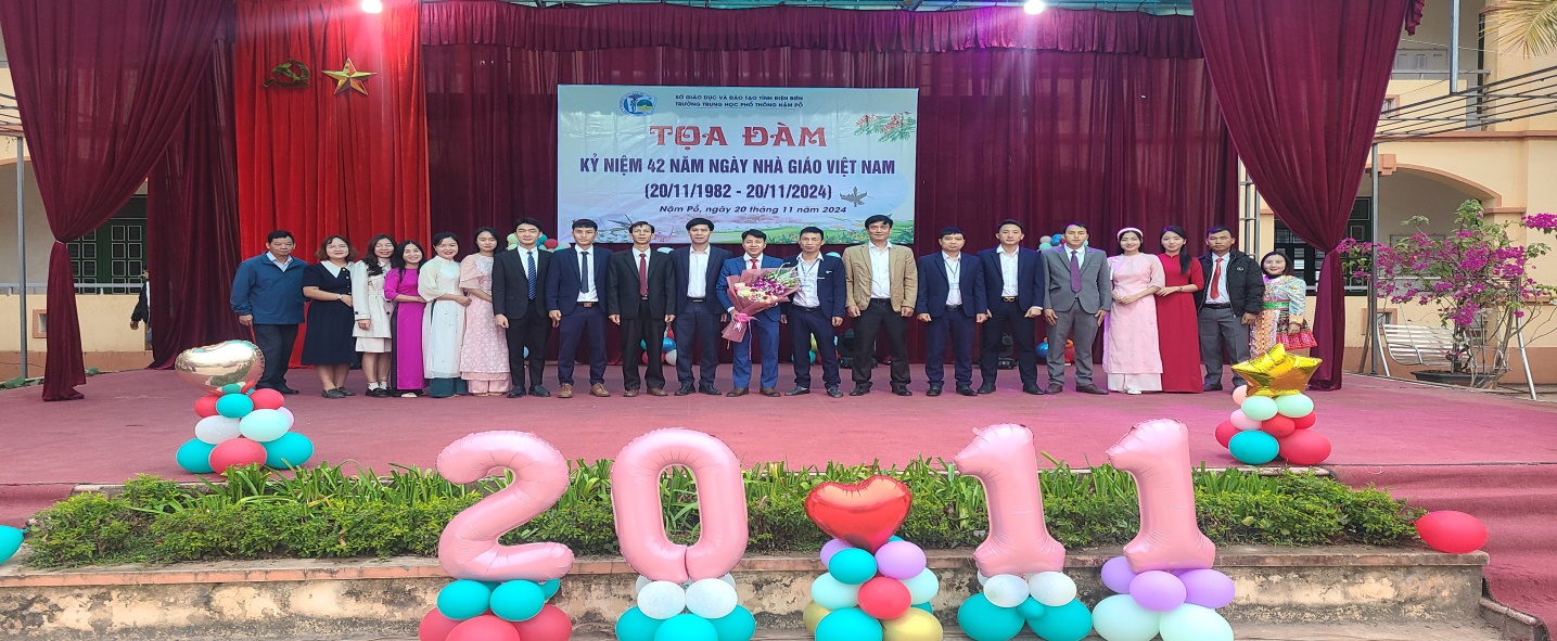 TRƯỜNG THPT NẬM PỒ TỔ CHỨC TỌA ĐÀM KỶ NIỆM 42 NĂM NGÀY NHÀ GIÁO VIỆT NAM (20/11/1982 - 20/11/2024)